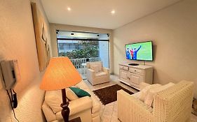 Guarujá praia das Pitangueiras a mais linda, apartamento cinematográfico a 50 metros do mar